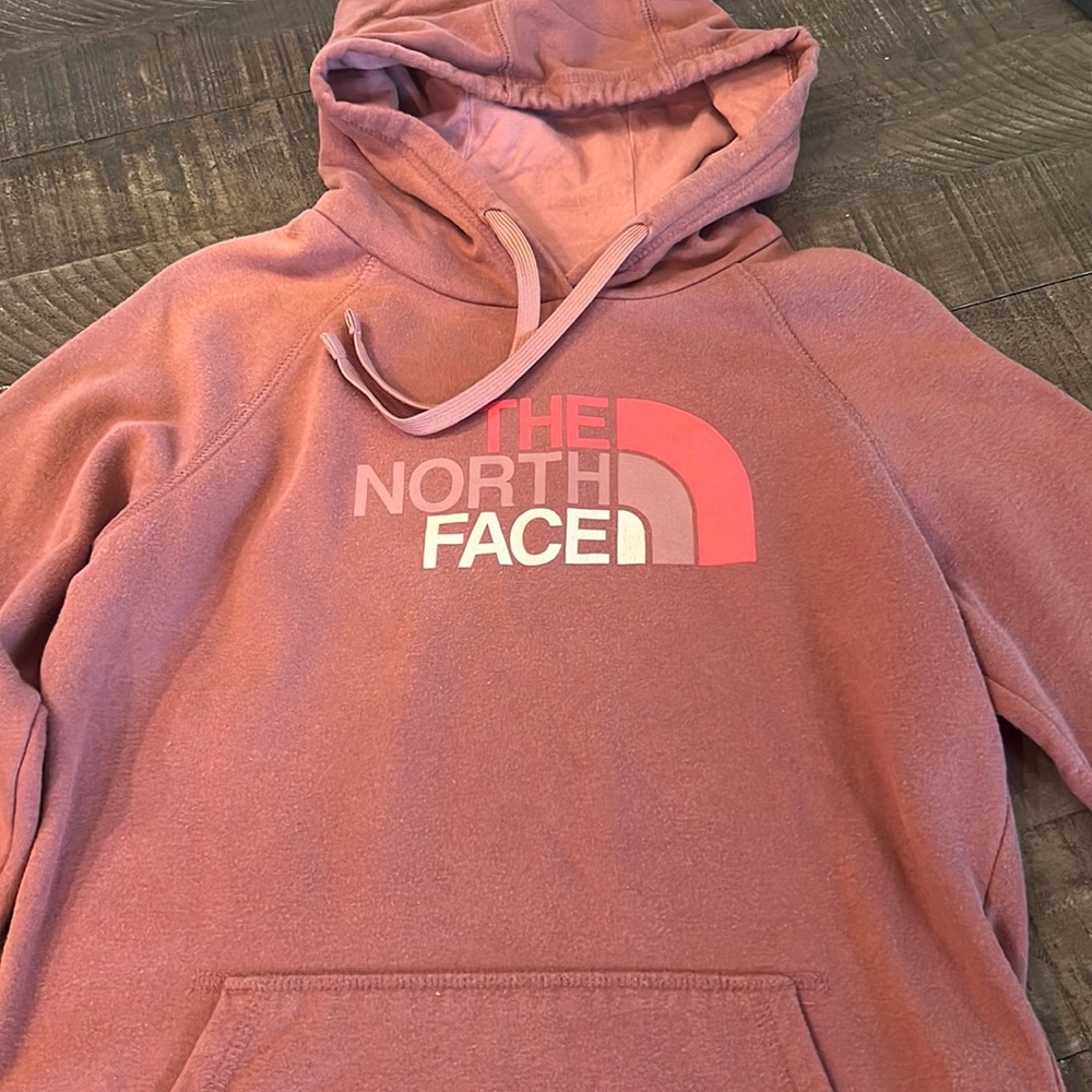 The North Face Women’s hooded sweatshirt!! Excellent condition!!
